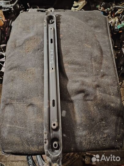 Планка радиатора нижняя peugeot 308