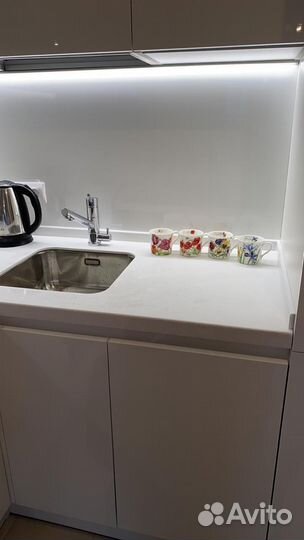 Кухня на заказ под потолок