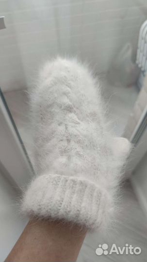 Варежки белые