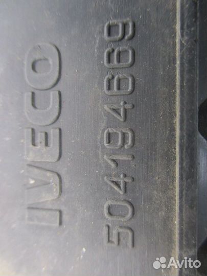 Накладка бампера Iveco 504194669