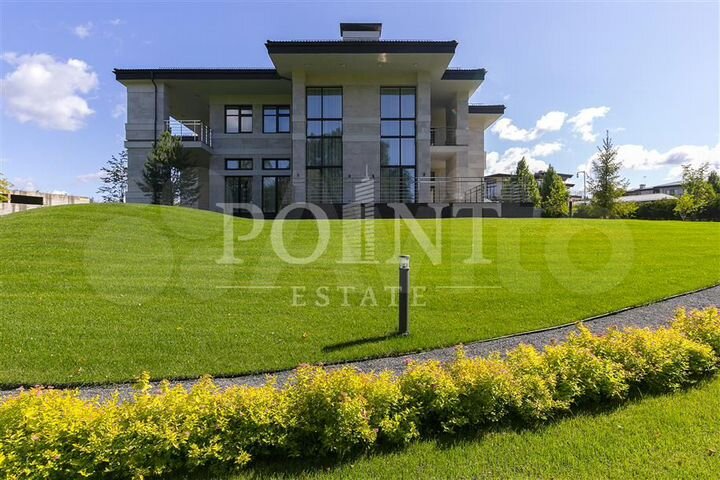 Дом 888 м² на участке 34 сот.