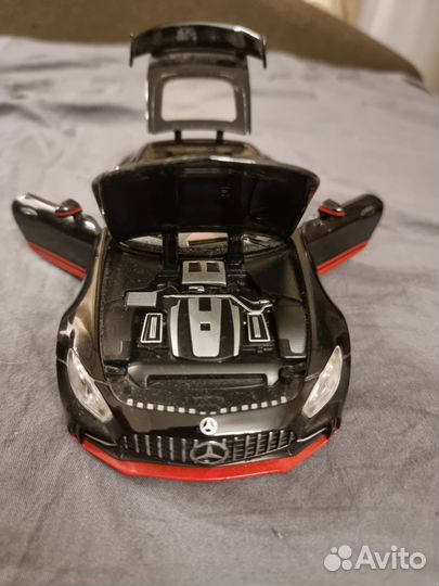 Игрушечная машинка