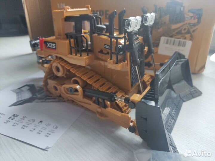 Игрушка Бульдозер Track-Type-Tractor