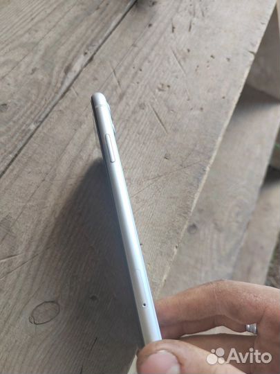 Телефон iPhone 11