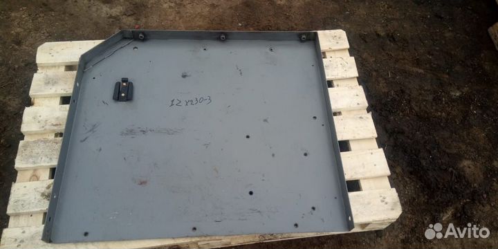 Пластина крепления,cover 7035539 Hitachi ZX230