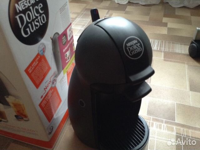 Кофеварка дольче габбана. Dolce gusto kp100. Дольче густо кнопка включения.