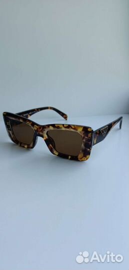 Солнцезащитные очки prada