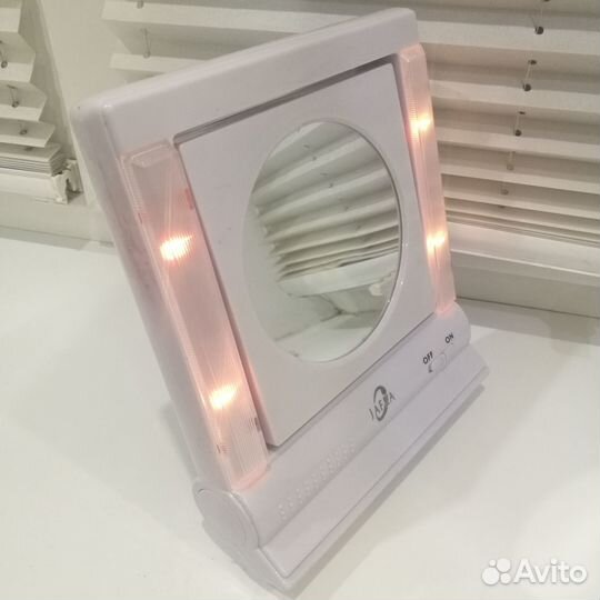 Зеркало с подсветкой настольное