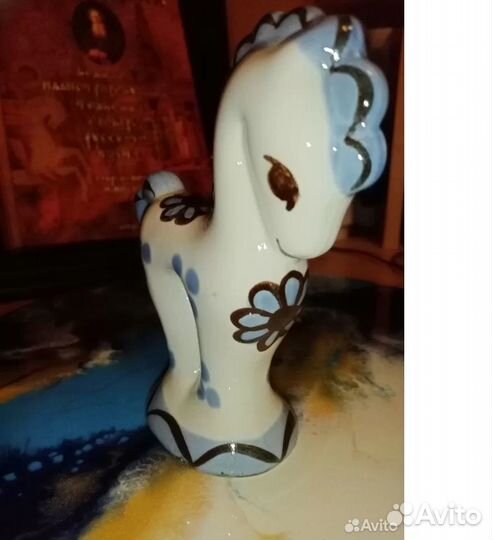 Фарфоровая статуэтка СССР гжель. Лошадка