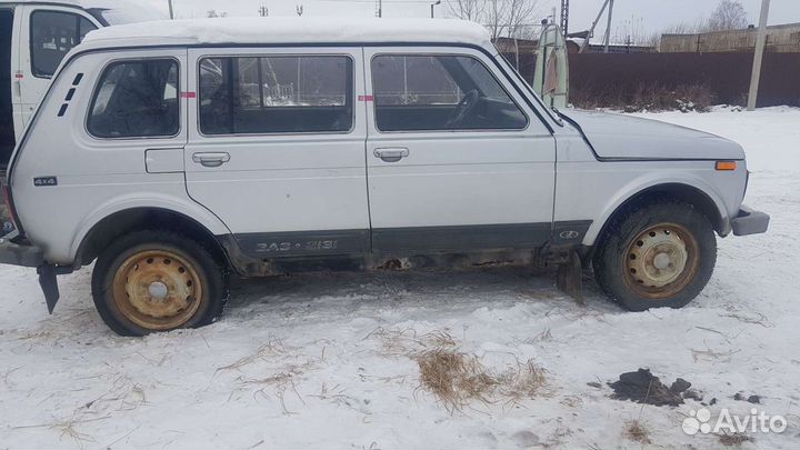 Стекло на ваз Нива 2131