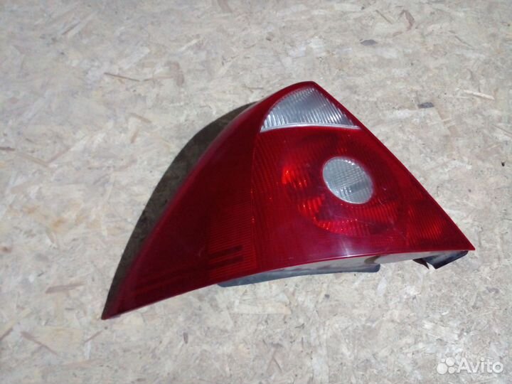 Фонарь задний левый Ford Mondeo 3 седан