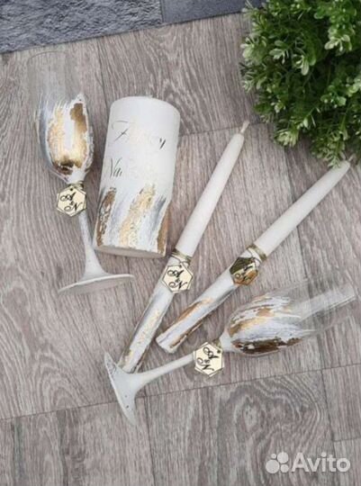 Свадебные бутылки,свадебные бокалы,семейный очаг