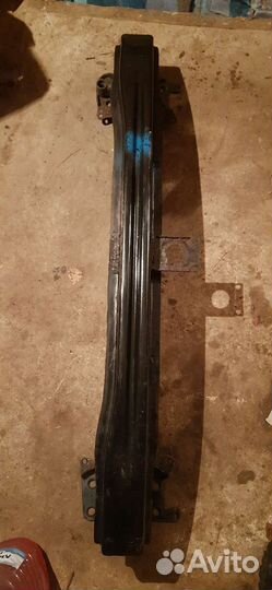 Усилитель бампера VW Гольф 5