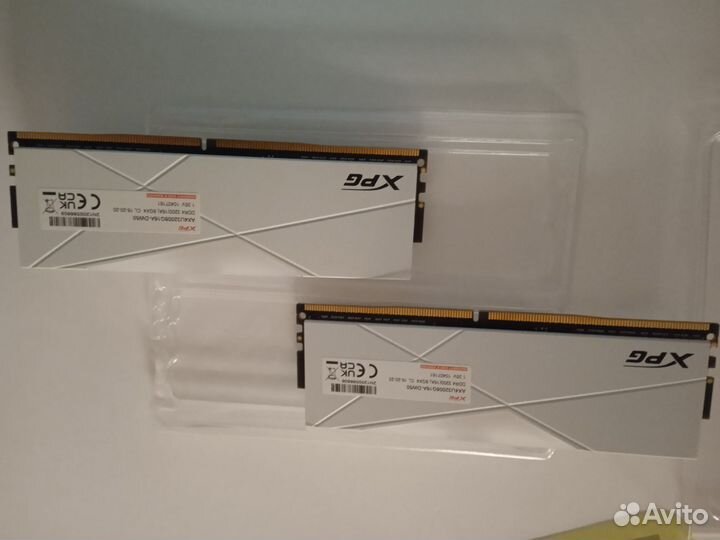 Оперативка память с RGB подсвет. Xpg ddr4 8gb x 2