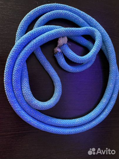 Гимнастическая скакалка