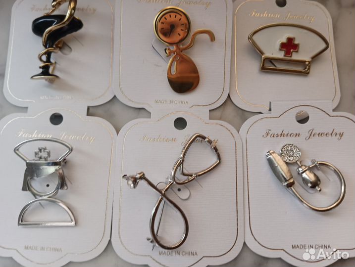 Брошки для врача