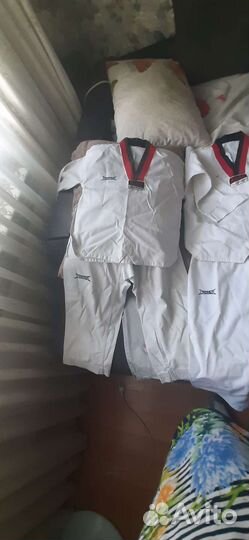 Форма и защита для тхеквандо