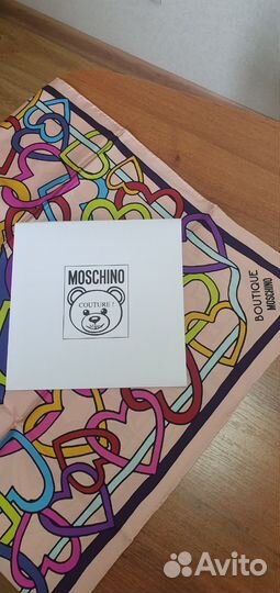 Итальянский шелковый платок Moschino