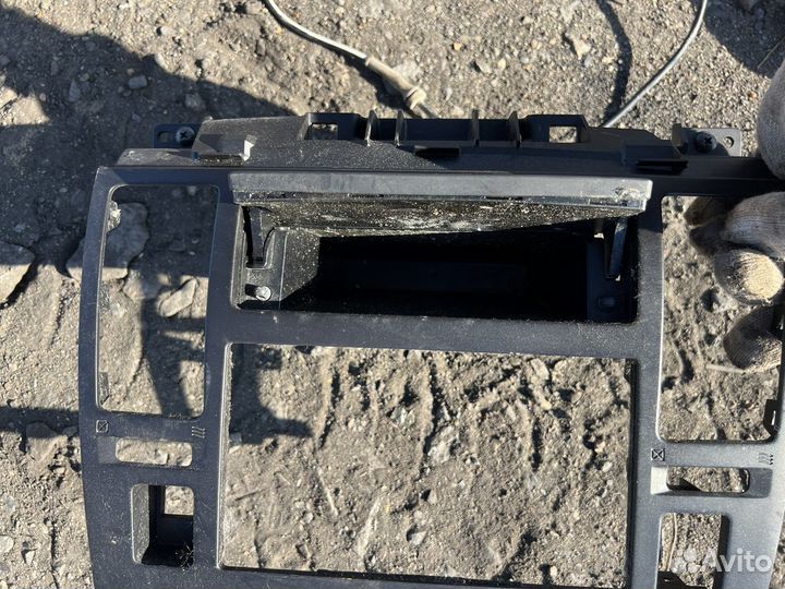 Рамка магнитолы Nissan Tiida