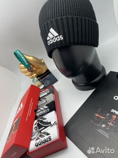 Комплект Adidas. Шапка и носки adidas