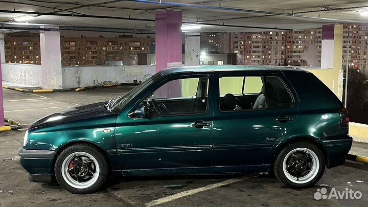 Volkswagen Golf 1.6 МТ, 1997, 270 000 км