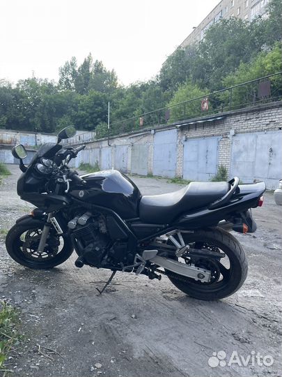 Yamaha fzs 600