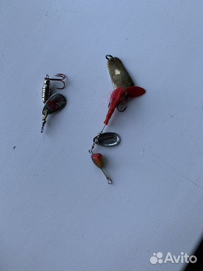 Воблер и набор блесен