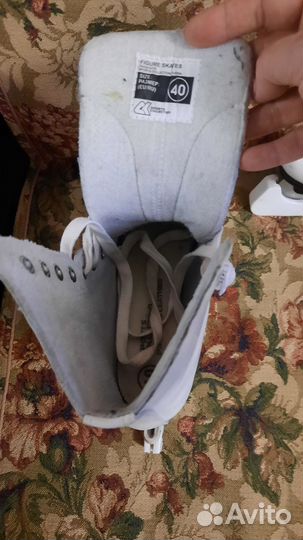 Коньки женские нат.кожа 40 размер