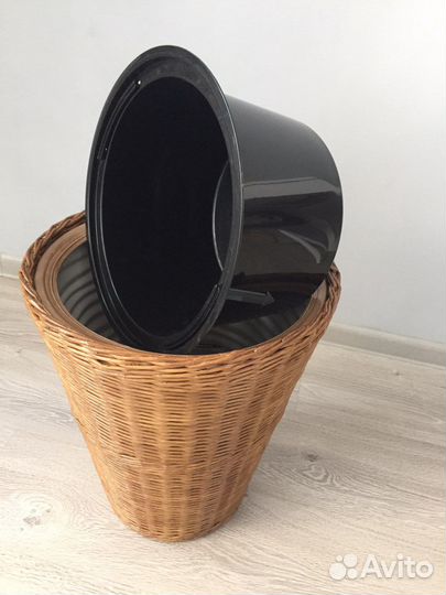 Кашпо оплетенное лозой