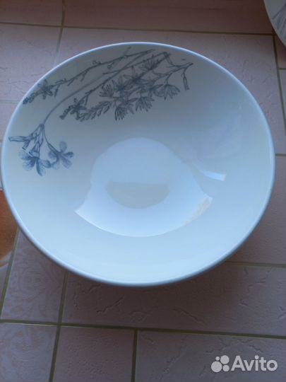 Чашки, тарелки фарфоровые