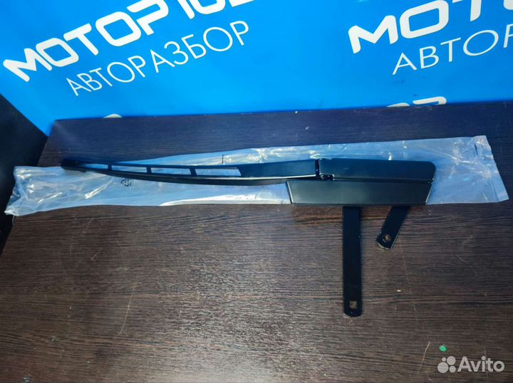 Поводок дворника правый Audi Q7