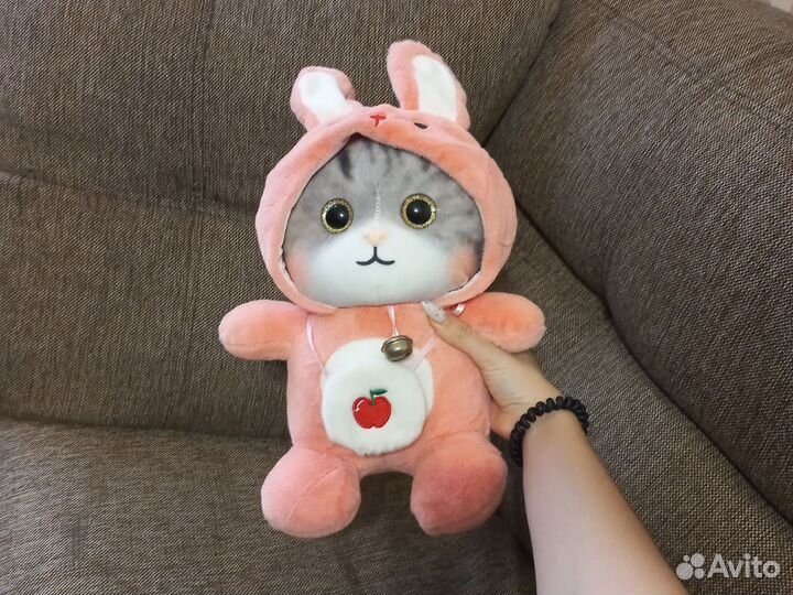 Мягкая игрушка котик в костюме зайца