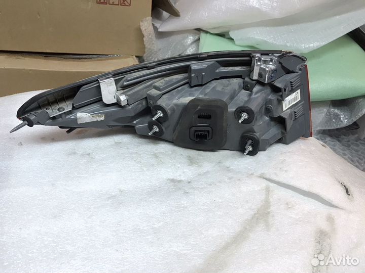 Фонарь задний левый и правый Kia Quoris LED