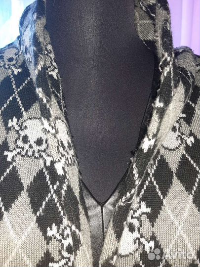 Шарф с черепами