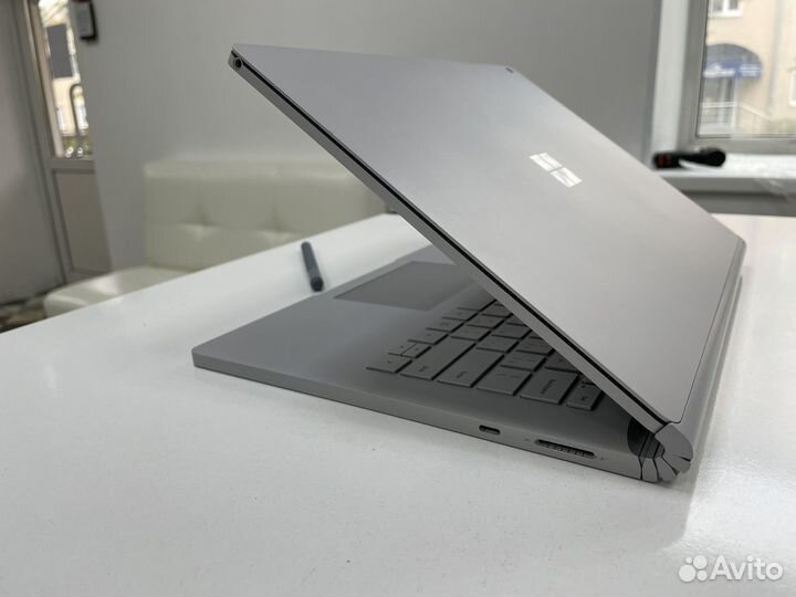 Microsoft surface book 3 13' i7 32gb nvidia