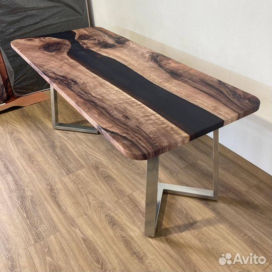 Обеденный стол 'Suitable Evaluation'