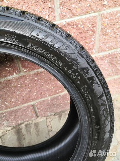 Bridgestone Blizzak VRX2 245/45 R18