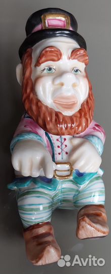 Фарфоровая статуэтка