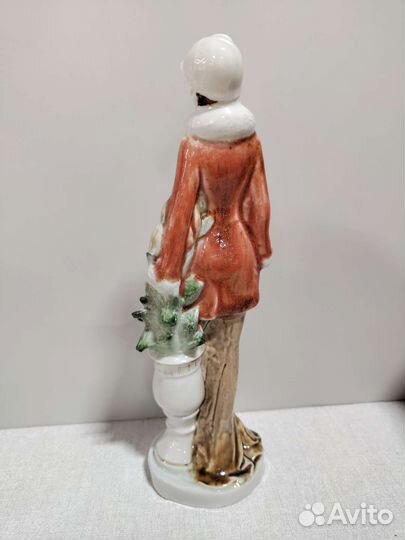 Статуэтка фарфор