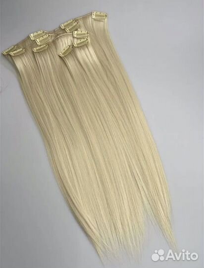 Пряди волос на заколках