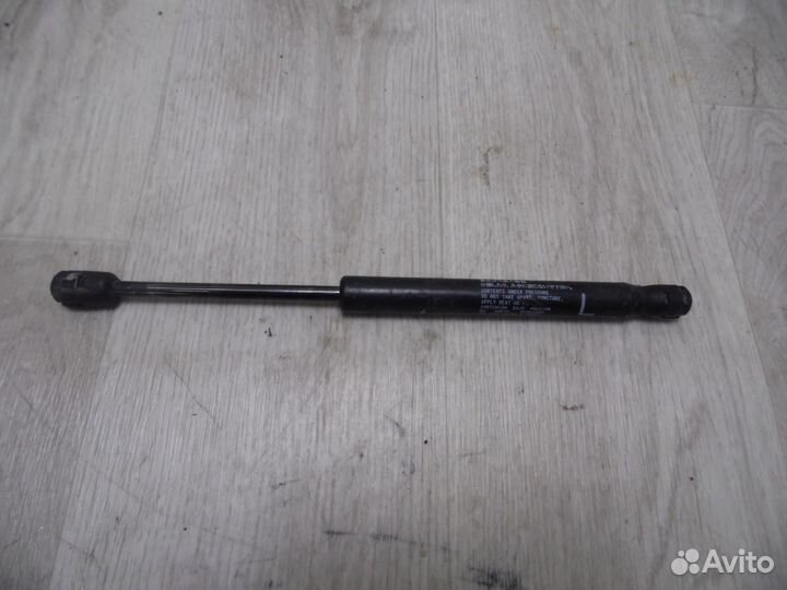 Амортизатор крышки багажника левый Mitsubishi Lanc