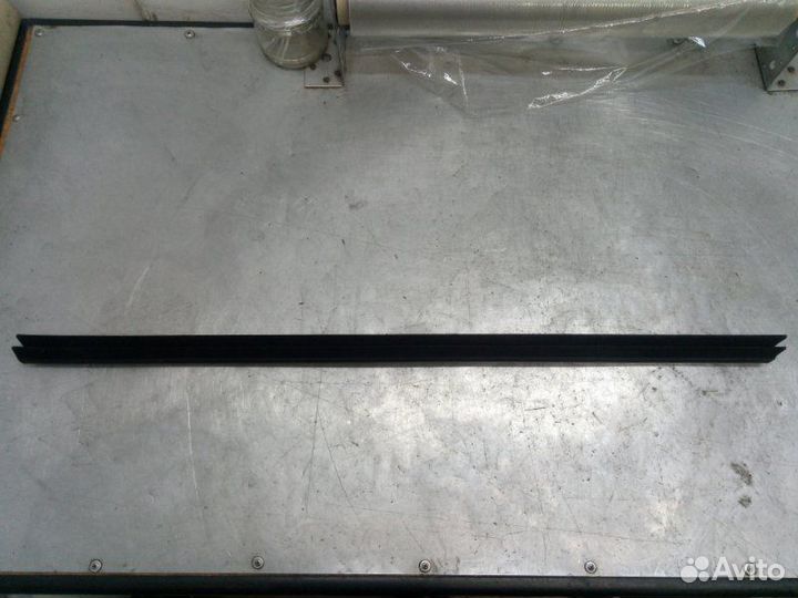 Накладка стекла передняя левая Ford Focus 3 седан