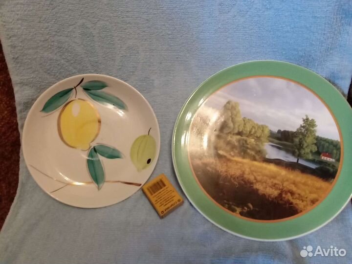Настенная тарелка и блюдце