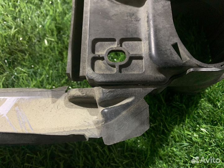 Диффузор радиатора Mercedes-Benz W164