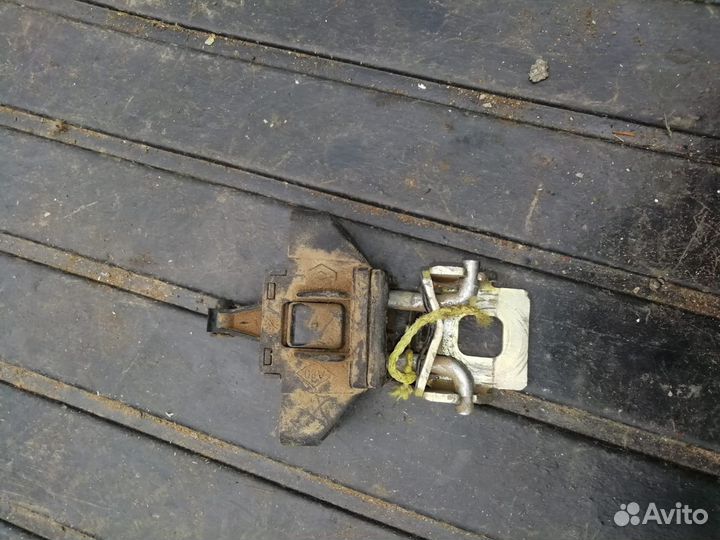 Замок багажника Рено Логан 1 седан