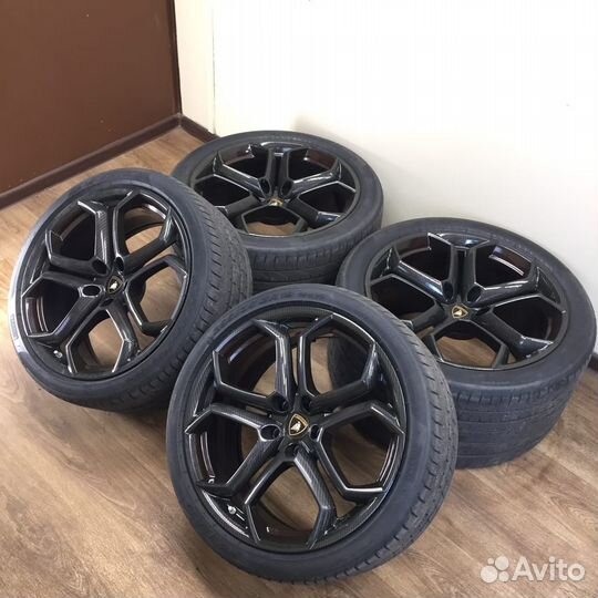 Lamborghini Aventador R20 Оригинальные колеса лето