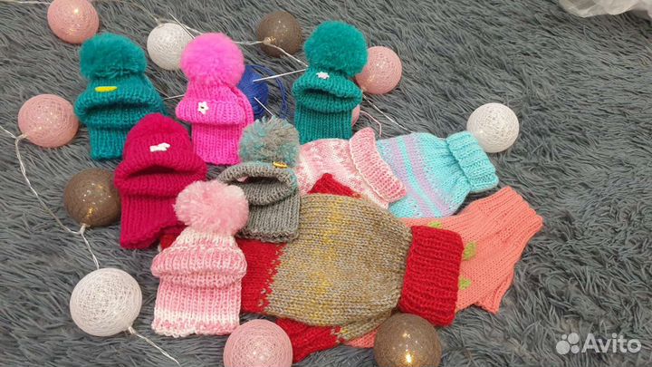 Вязаные свитера и шапочки