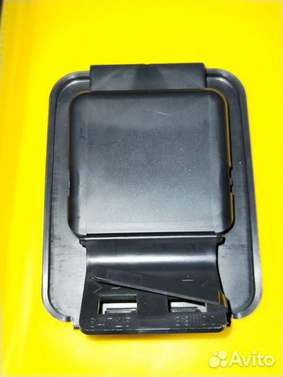 Крючок пола багажника. Toyota Camry v70