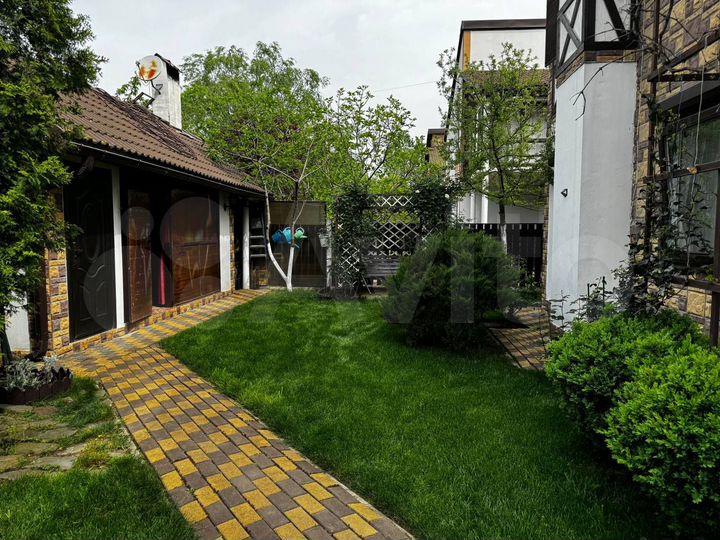 Дом 215 м² на участке 6 сот.