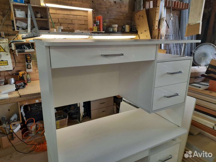 Письменный стол